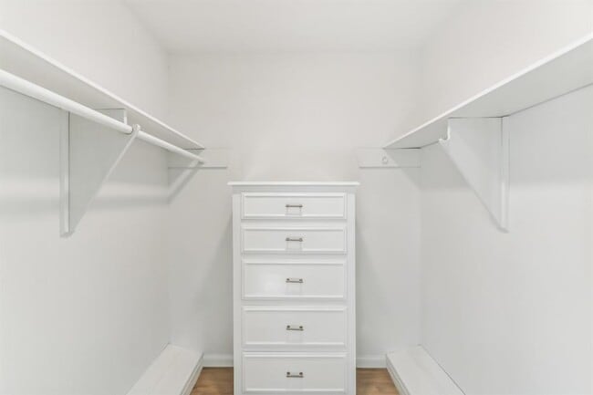 Building Photo - 8014 Meadowcroft Dr
