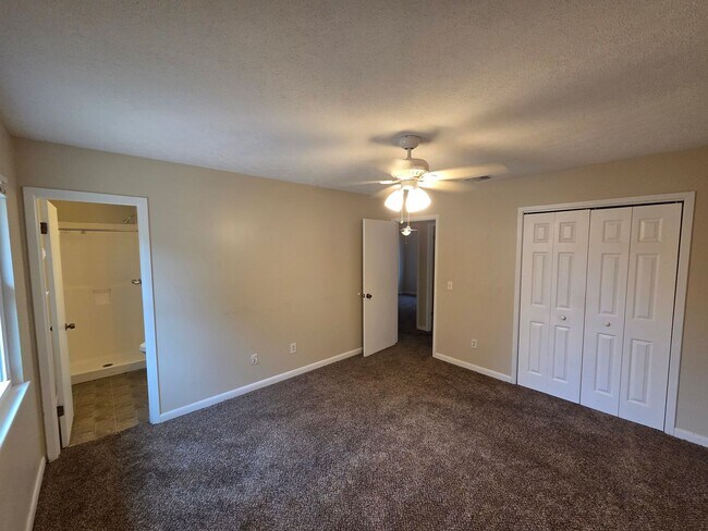 Building Photo - Peaceful Living at the End of a Cul-de-Sac!