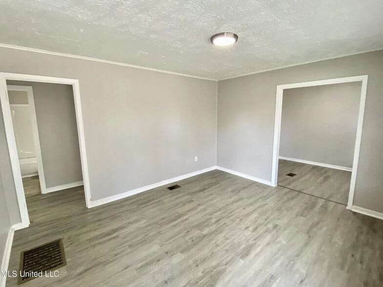 Building Photo - 4121 California Ave