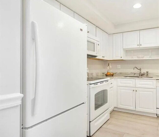 Building Photo - 3800 Washington Rd