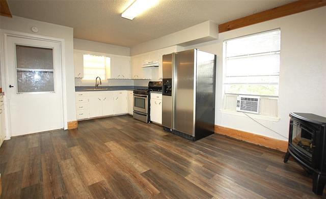 Building Photo - 407 S Bois D'Arc St