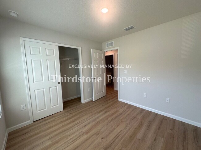 Building Photo - 5024 Paris Ave
