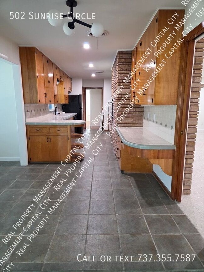 Building Photo - 502 Sunrise Cir