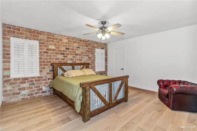 Building Photo - 20 N Shary Rd