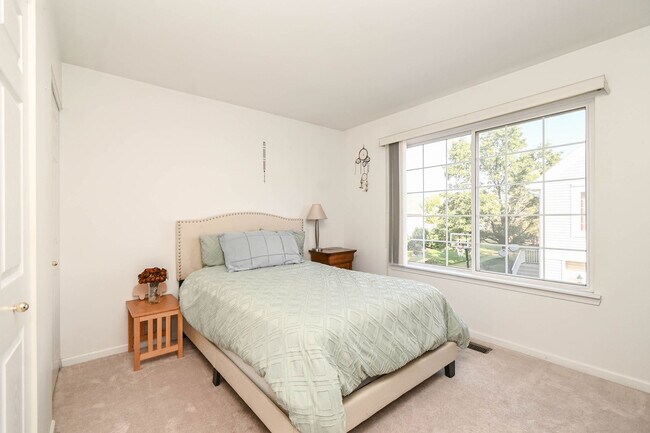 Building Photo - 714 S Rosehall Ln