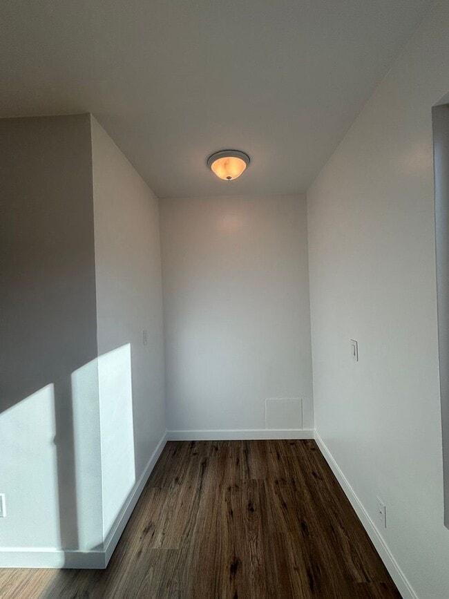 Interior Photo - Winchester Ave 1163