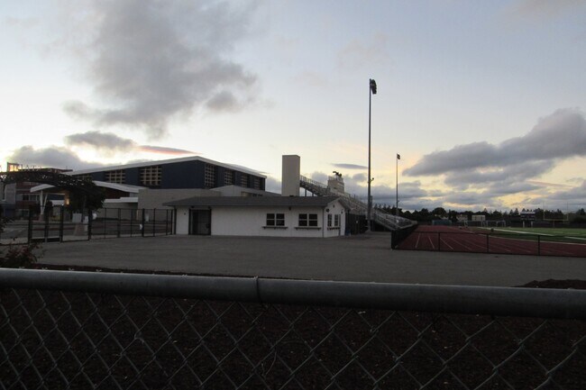 Building Photo - Updated 3 Bed, 2 Bath Home Close to Dublin HS