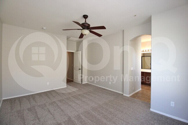 Building Photo - 4072 E Cherry Hills Dr