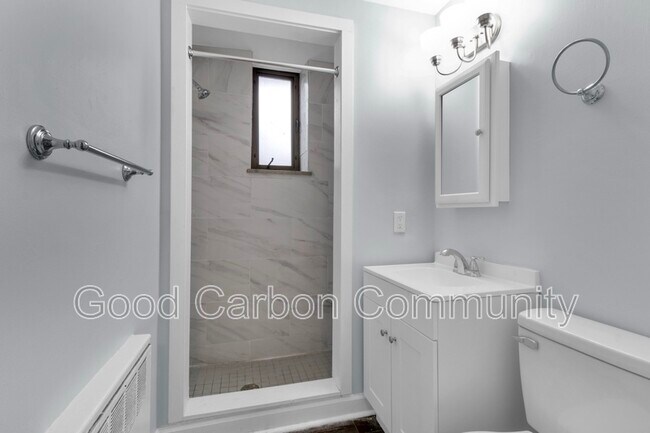 Building Photo - 279 Linwood Ave