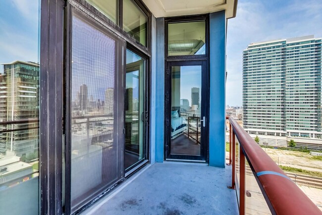 Building Photo - 740 W Fulton St