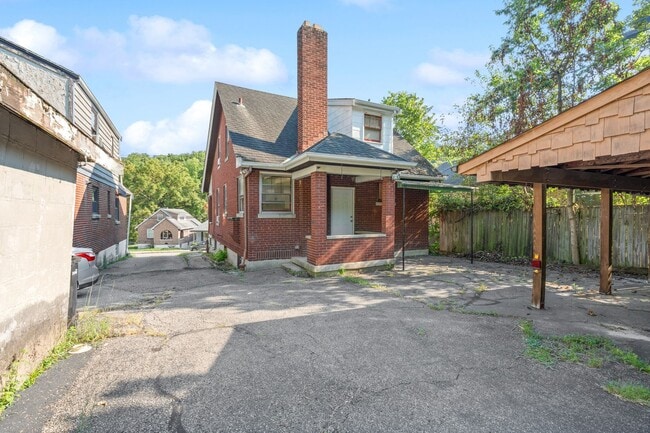 Building Photo - Newly Updated 3 Bed Home