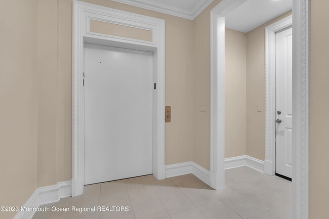 Building Photo - 1132 Oval Rd