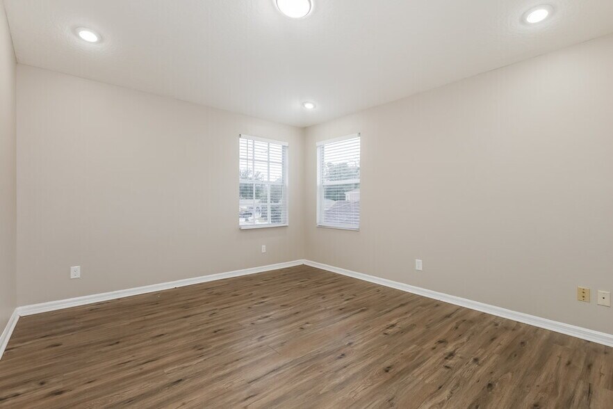 Building Photo - 914 Lake Shore Ranch Dr