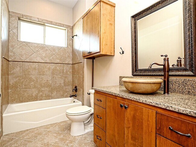 Building Photo - 3001 Noack Dr