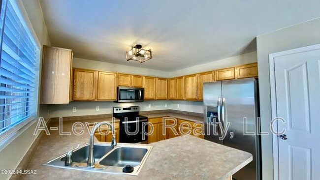 Building Photo - 721 W Flaming Arrow Dr