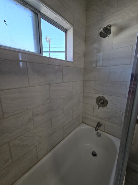 Building Photo - 209 W Ave 26