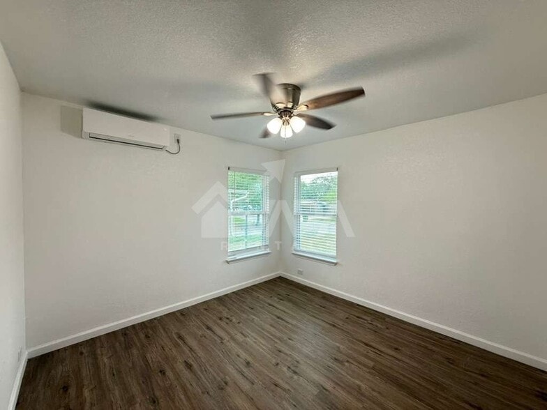 Building Photo - 515 Blakeley Dr