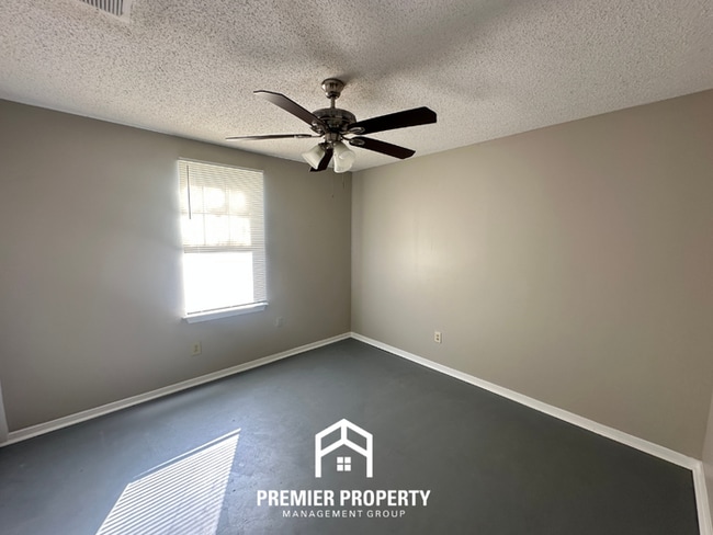 Building Photo - 4354 Clarke Rd