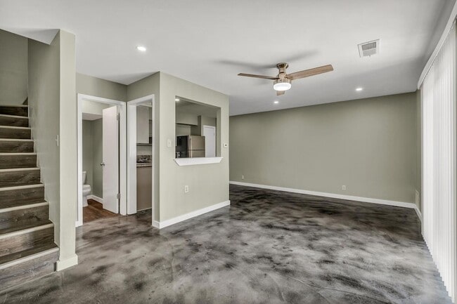 Primary Photo - 2808 Skyway Cir