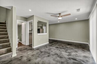 Building Photo - 2808 Skyway Cir
