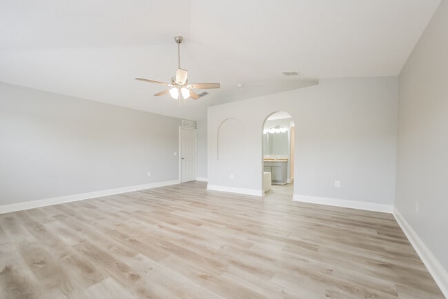 Building Photo - 2451 Foxhollow Rd