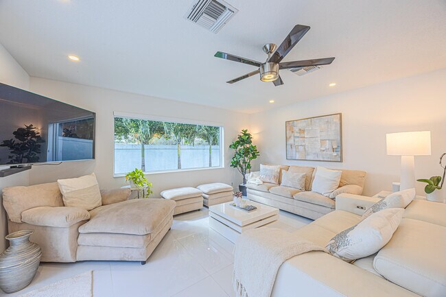 Building Photo - 23246 L'Ermitage Cir