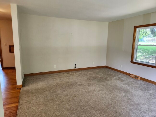 Building Photo - 6618 South Dr