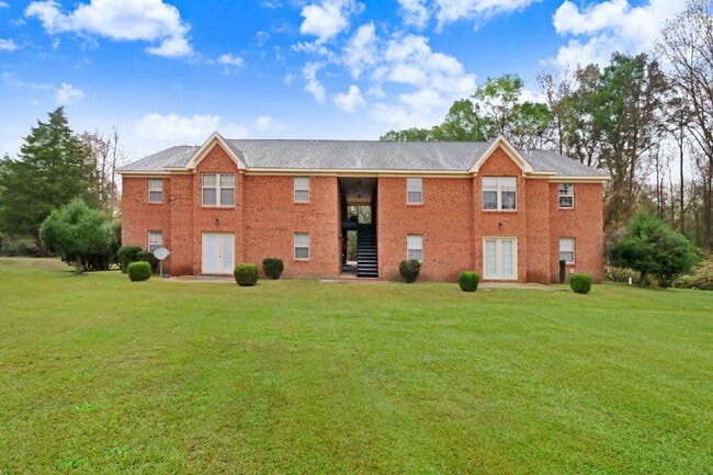 Building Photo - FOR RENT in Waynetique Apts ~ 2 Bedroom, 2 Bathroom Apartment in Goldsboro *Excellent Wayne Memor...
