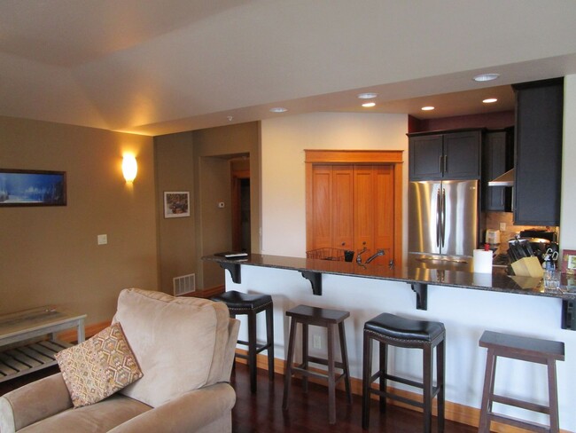 Building Photo - 2 bedroom Whitefish Condo with views and w...