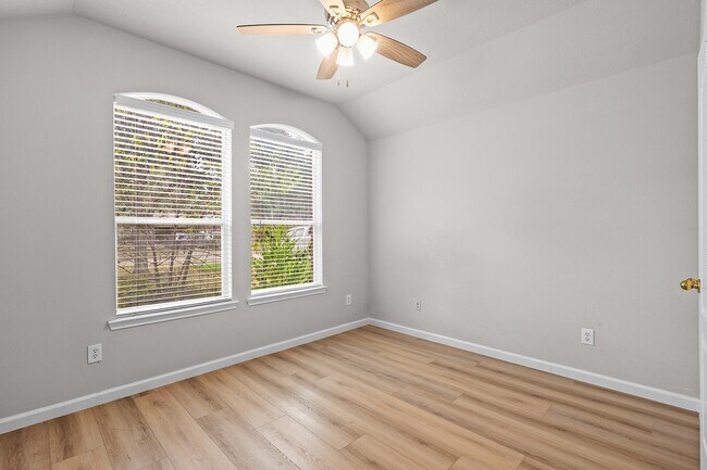 Building Photo - 25910 N Lakefair Dr