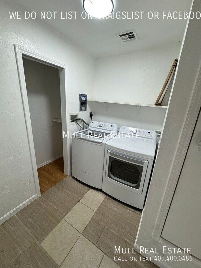 Building Photo - 1801 Oxford Way