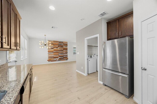 Building Photo - 305 Earl Keen St