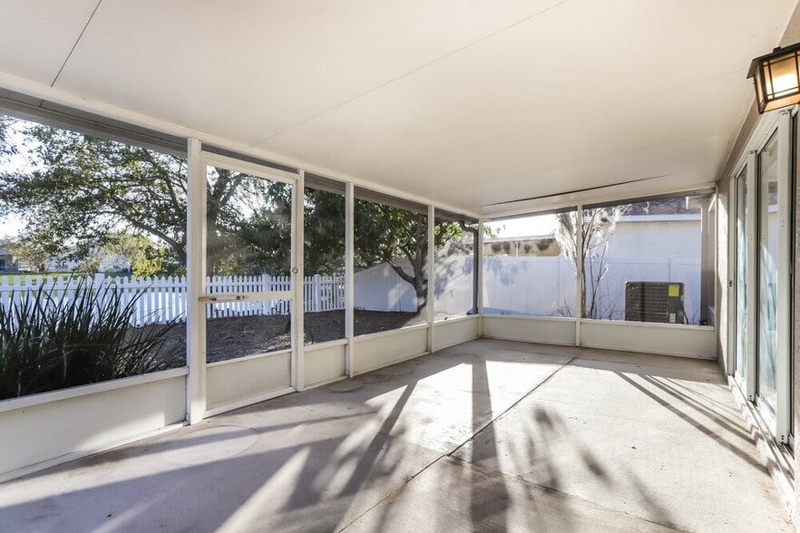 Building Photo - 9421 Cypress Harbor Dr