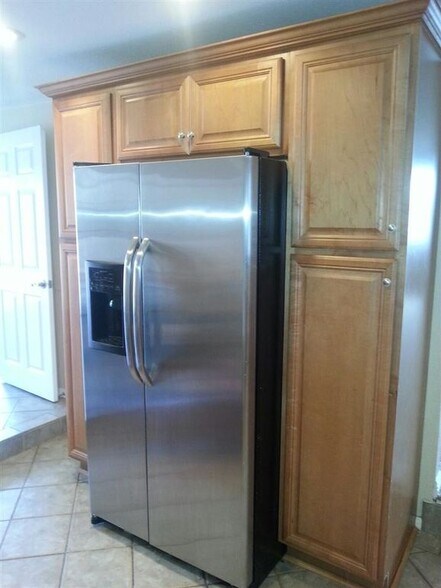 Building Photo - 4043 Thomas St