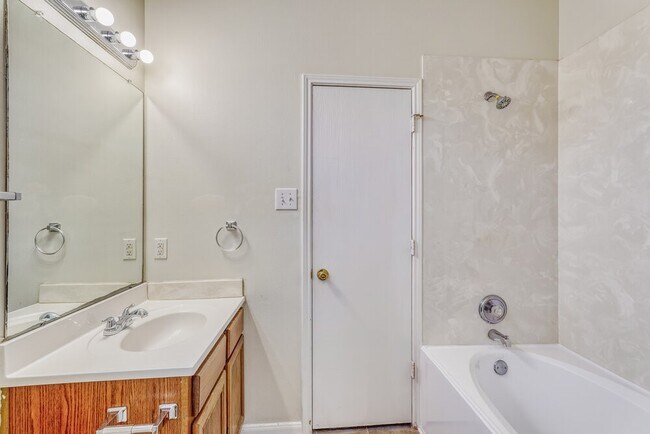 Building Photo - 4838 Montclair Hill Ln