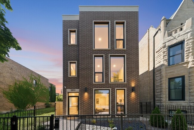 Building Photo - 2931 W Washington Blvd