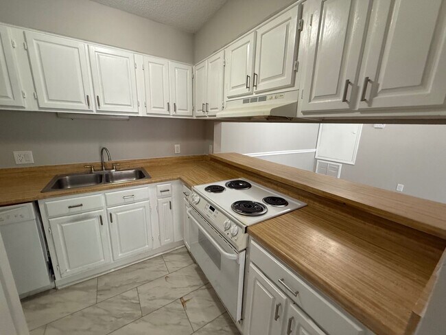 Building Photo - 3609-B-28 Juneau Rd