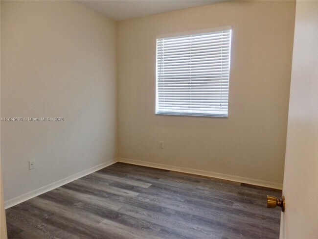 Building Photo - 14358 SW 9th Ct