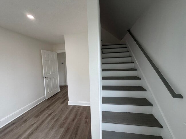 Building Photo - Spacious NE Roanoke City Home!