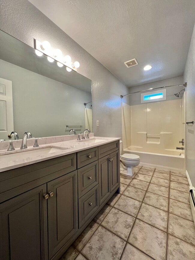 Building Photo - 3 Bed, 3 Bath Townhome in Fort Collins!