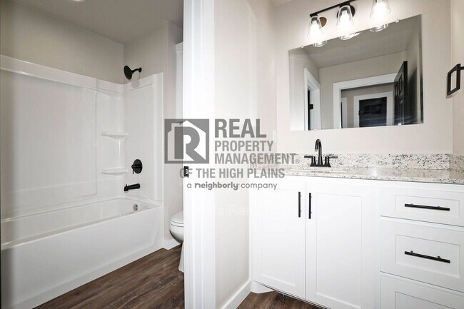 Building Photo - 4710 Clive Ave