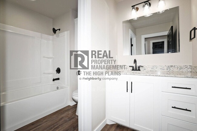 Building Photo - 4720 Clive Ave