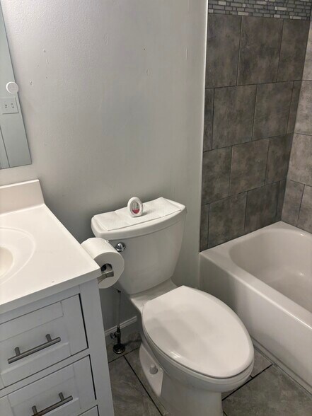 Upstairs bathroom - 402 Granada Dr