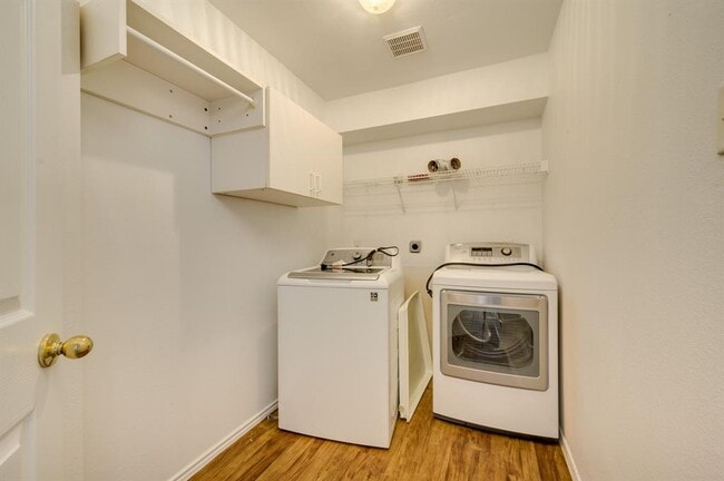 Building Photo - 1112 Sundrop Pl