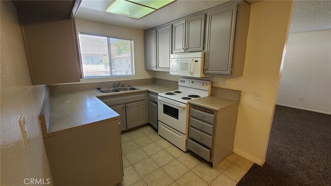 Building Photo - 1169 W Calle Del Sol