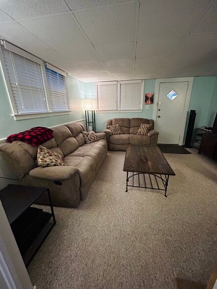 Living room - 1377 Scott Blvd