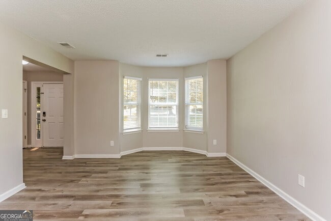 Building Photo - 3943 Riverside Pkwy