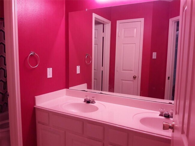 Building Photo - 8126 Blue Jay St