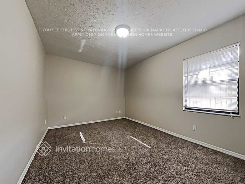 Building Photo - 709 Foxglove Pl