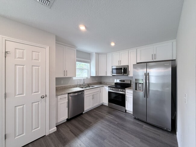 Building Photo - 4541 Cambria St